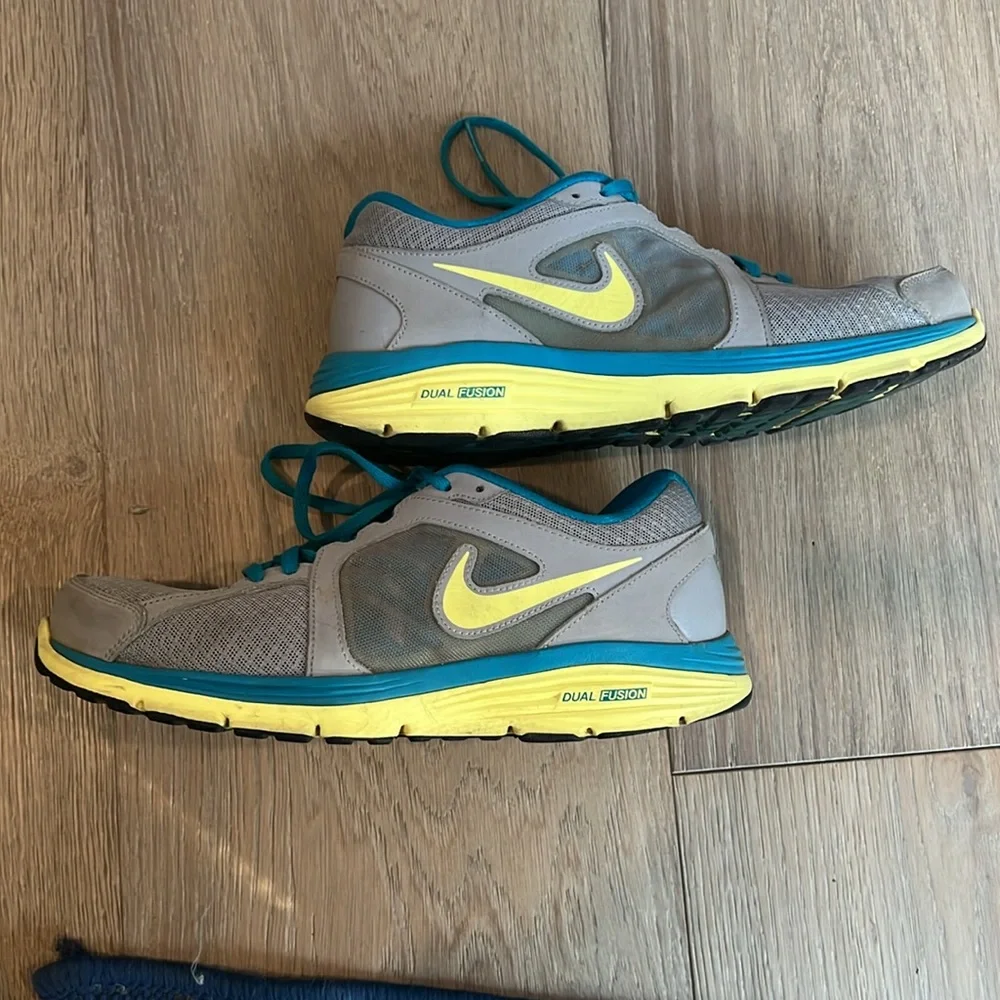 Women’s Nike‎ Size 10 Dual Fusion Run Sneakers